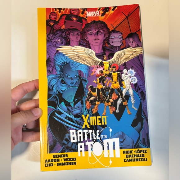 X-Men:‎ Battle of the Atom Paperback book by Brian Michael Bendis - Picture 1 of 5